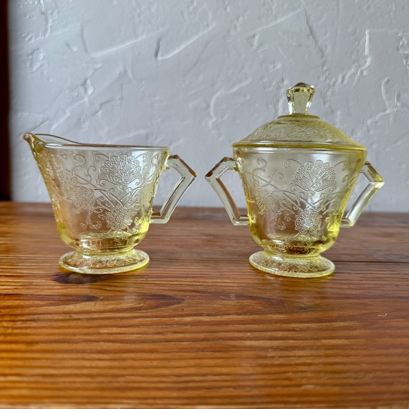 Hazel Atlas Florentine Yellow Depression Glass | Creamer & Sugar Bowl Set - Picture 2 of 15